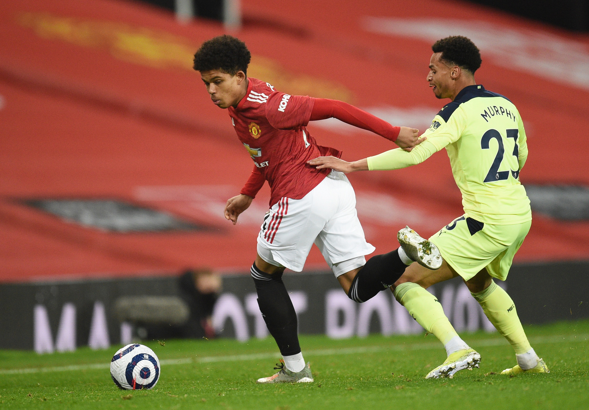 Thắng thuyết phục Newcastle, Man United mạnh mẽ về ng&ocirc;i nh&igrave; bảng - Ảnh 9.