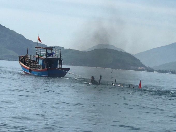 Tàu không người lái chạy lòng vòng, đôi vợ chồng ngư dân chết bất thường dưới biển