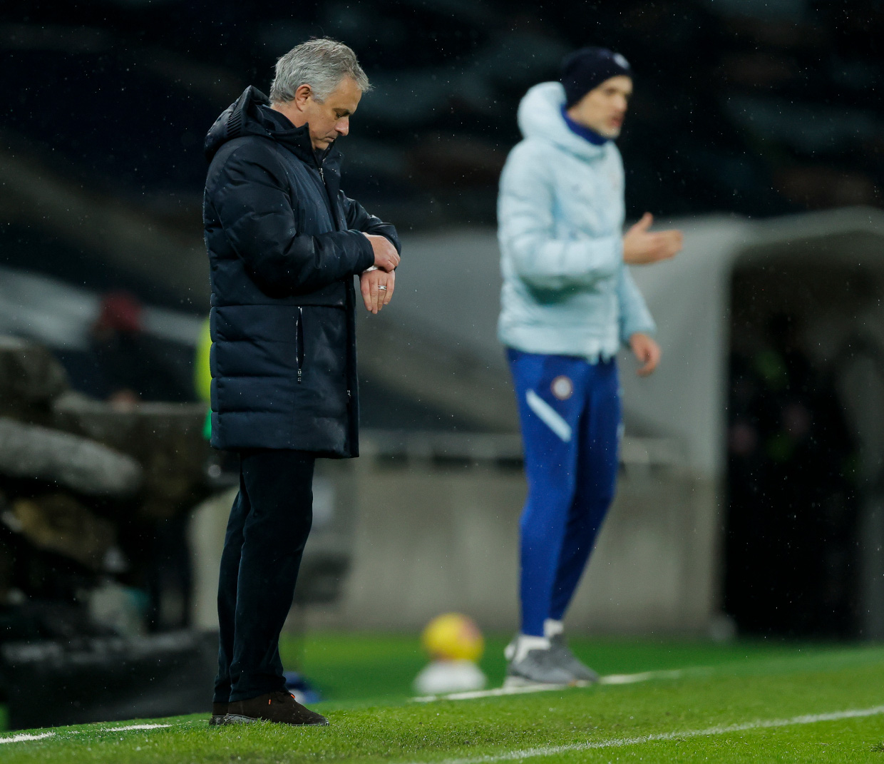 Jose Mourinho, Jurgen Klopp hồi hộp chờ nhận tr&aacute;t sa thải - Ảnh 2.