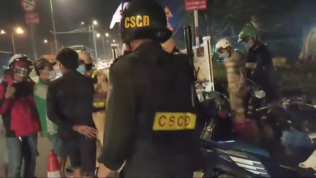 CSGT nói gì về video "giám sát" CSGT, bắt "tiếp thị sữa" ở TP HCM gây xôn xao dư luận?