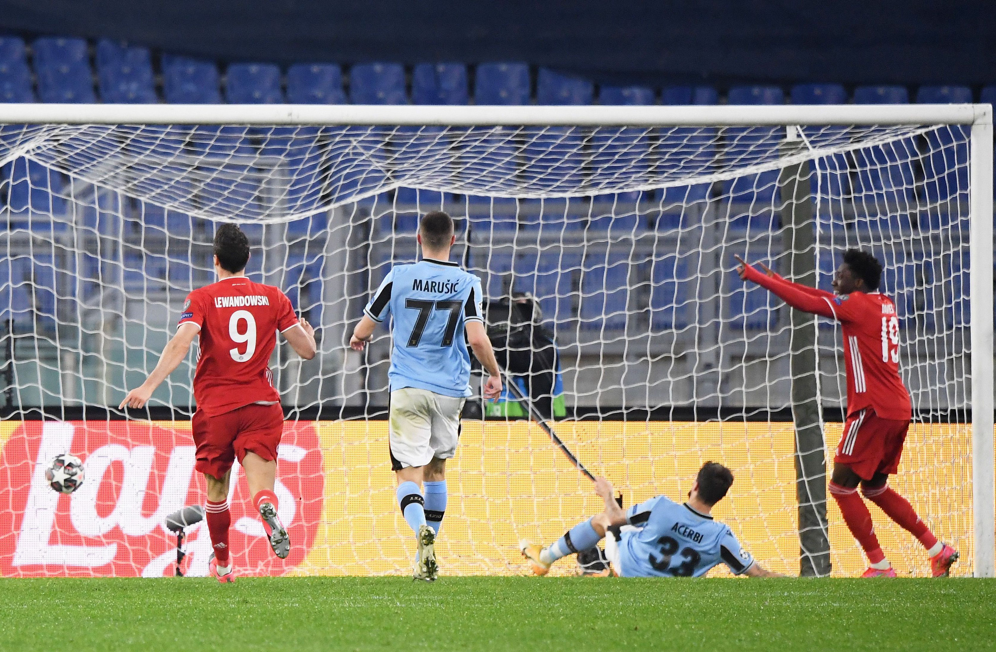 Bayern Munich dội mưa bàn thắng, chủ nhà Lazio thua tan tác - Ảnh 4.