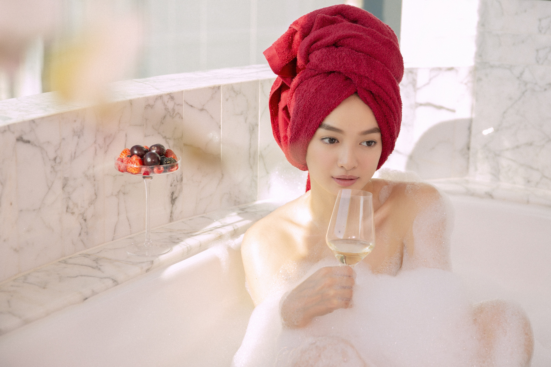 Kaity Nguyễn chia sẻ việc đóng cảnh nóng cùng “phi công trẻ”