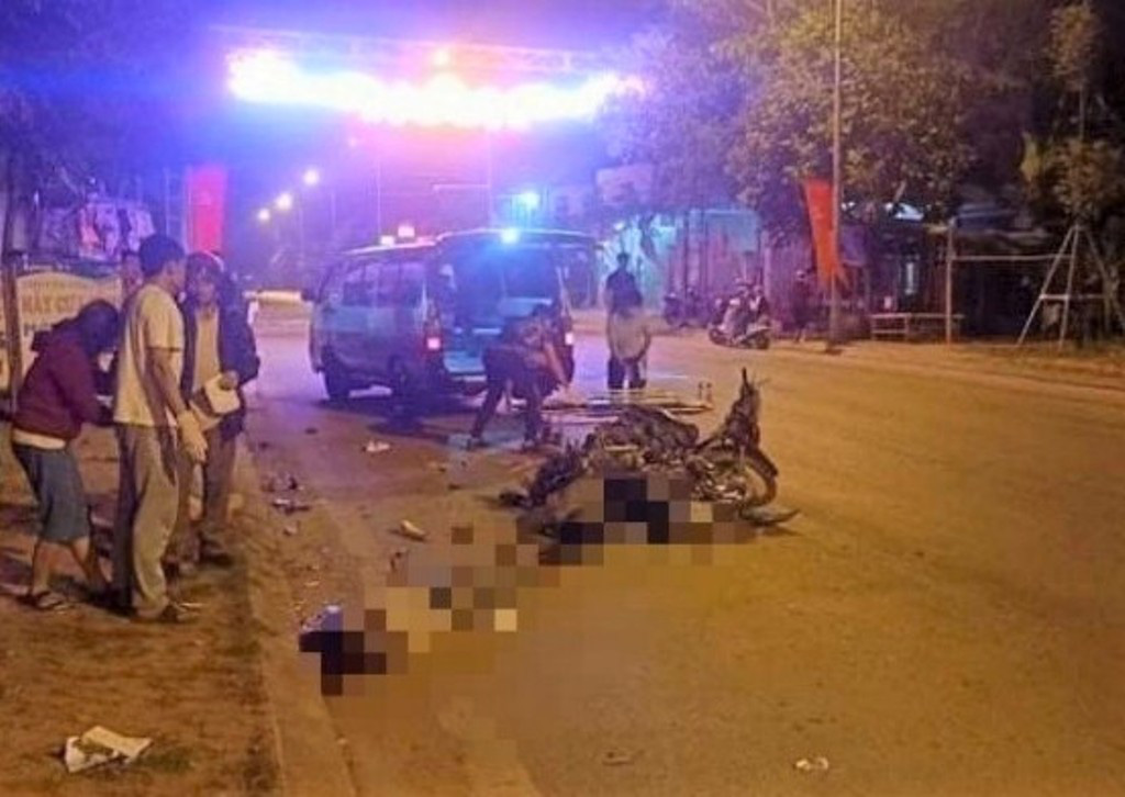 2 xe máy tông nhau, 3 người thương vong