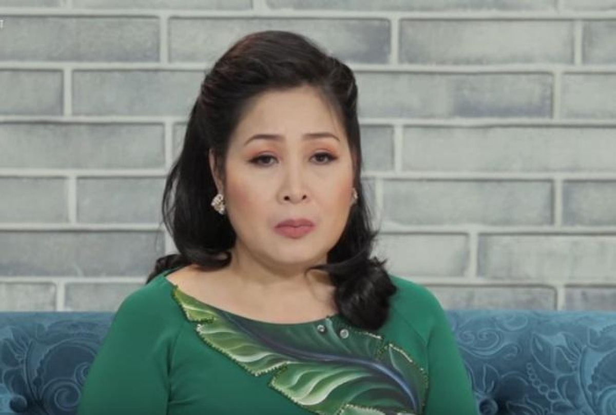 NSND Hồng Vân trải lòng về gánh nặng sân khấu kịch hiện nay