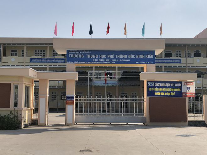 Làm rõ vụ côn đồ xông vào trường bắt học sinh ra ngoài hành hung dã man