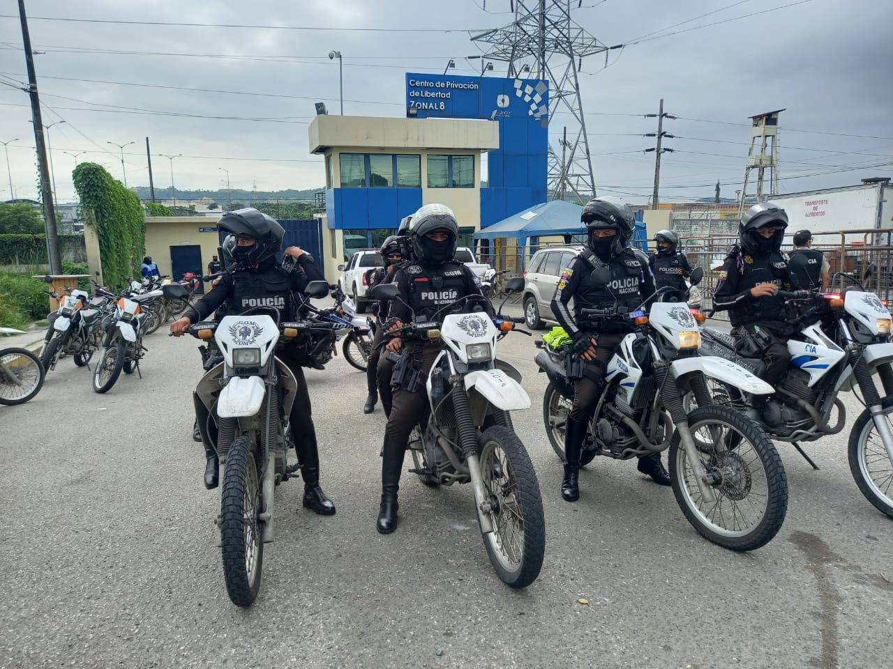 Hỗn chiến đồng loạt ở nhiều nhà tù Ecuador, hơn 60 người chết - Ảnh 2.