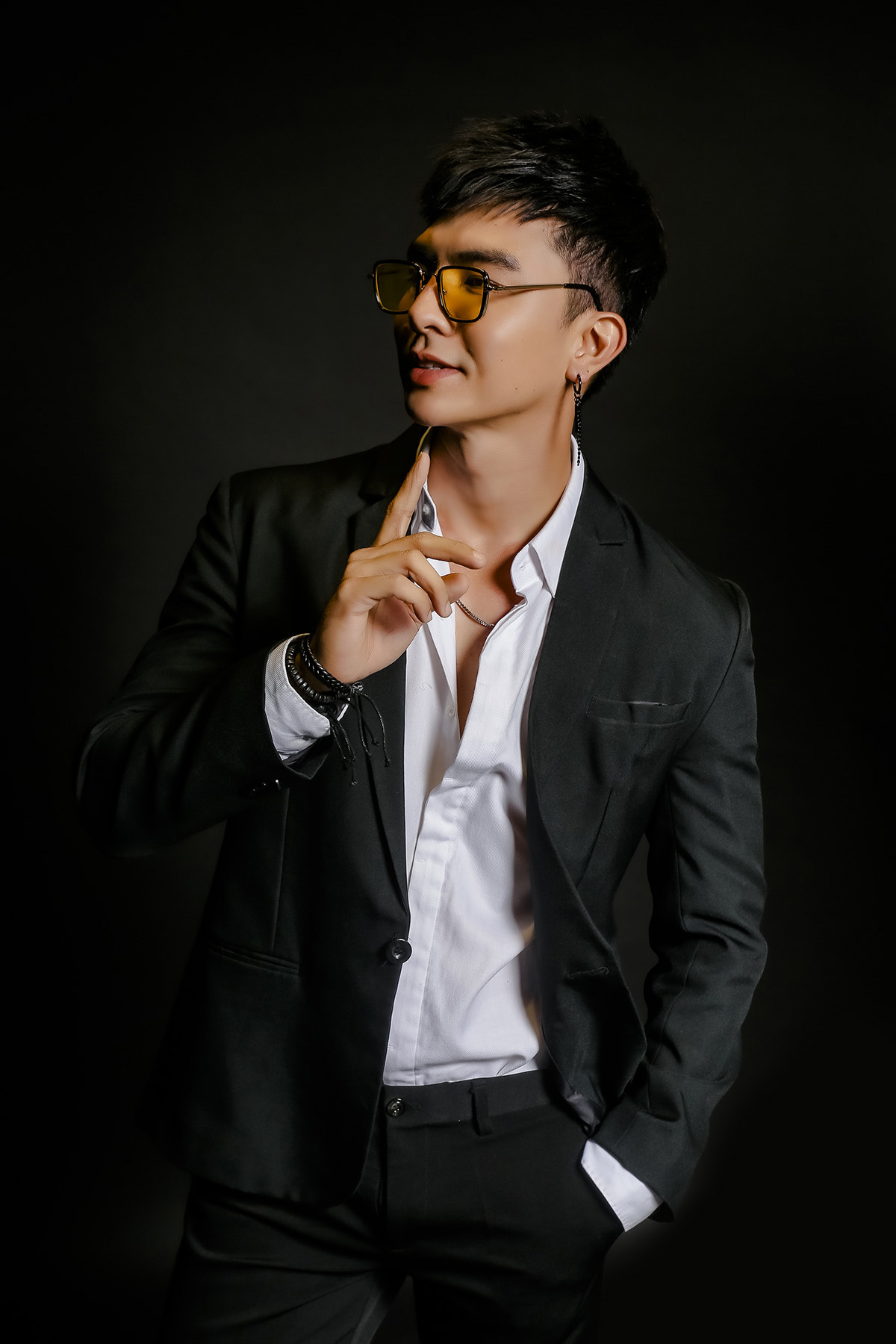 Bi Long đại ca Steven Nguyễn bất ngờ khoe giọng ngọt ng&agrave;o - Ảnh 1.