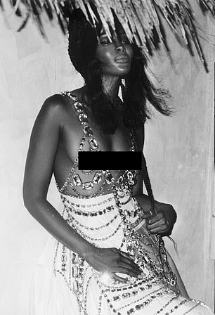 &ldquo;B&aacute;o đen&rdquo; Naomi Campbell khoe vẻ hoang d&atilde; v&agrave; quyến rũ - Ảnh 3.