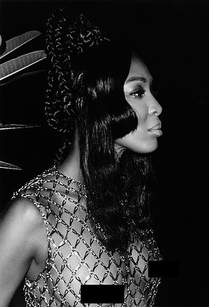 &ldquo;B&aacute;o đen&rdquo; Naomi Campbell khoe vẻ hoang d&atilde; v&agrave; quyến rũ - Ảnh 2.