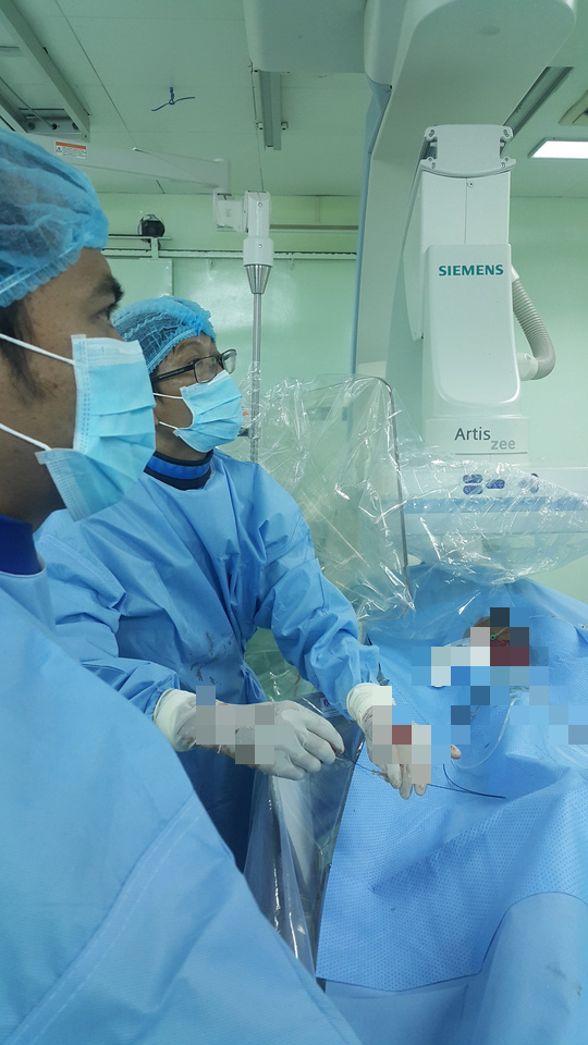 Nhờ ống thông siêu nhỏ, cô gái bị tai nạn nguy kịch được cứu sống ngoạn mục - Ảnh 1.