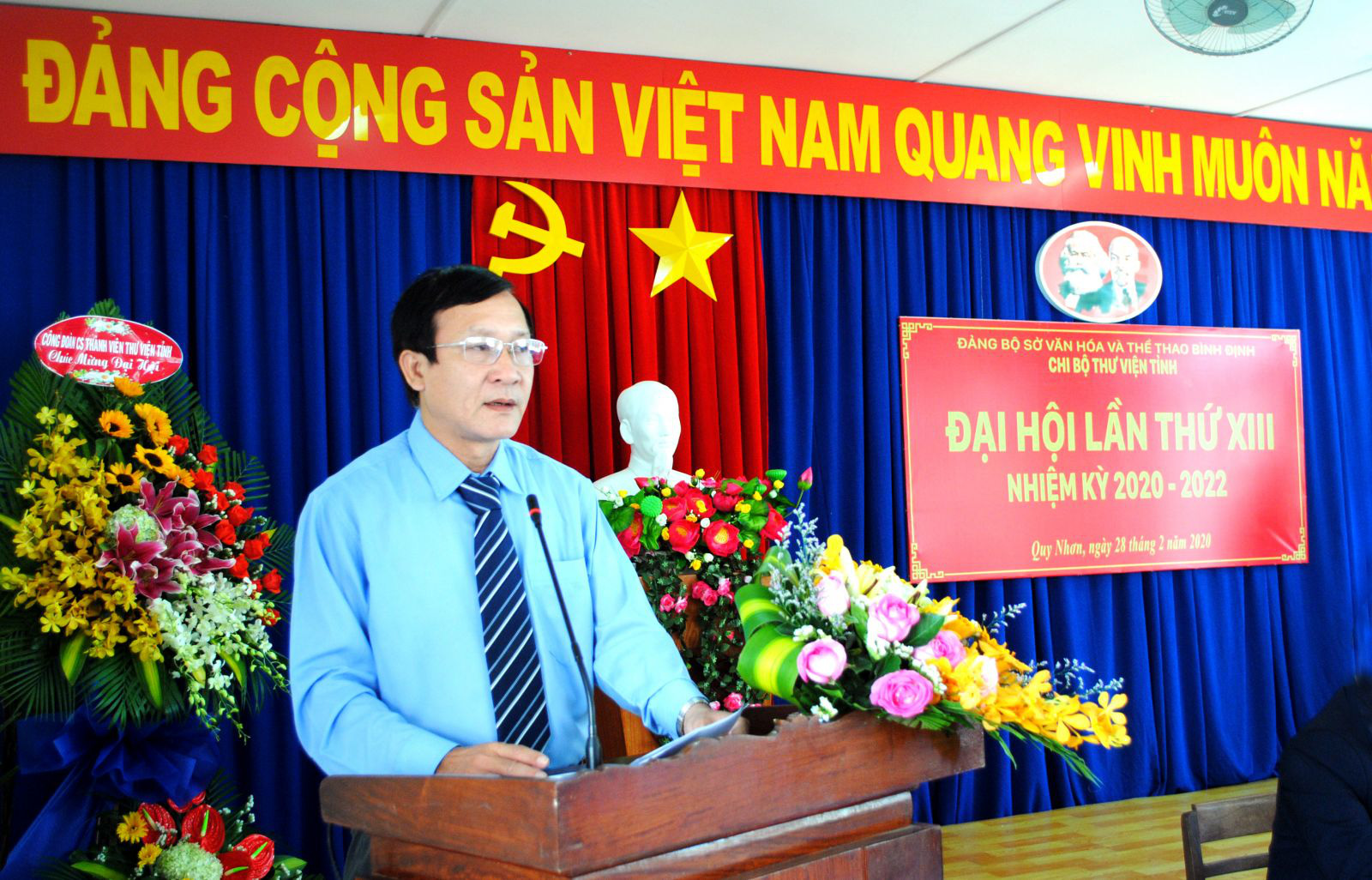 Đang xem x&eacute;t kỷ luật c&aacute;n bộ, Gi&aacute;m đốc Sở VH-TT B&igrave;nh Định bị giang hồ đến nh&agrave; đe dọa - Ảnh 1.