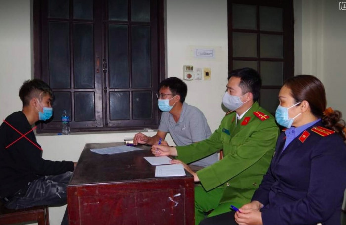 Tối đ&oacute;n nữ sinh 16 tuổi về nh&agrave; ngủ, h&ocirc;m sau b&oacute;p cổ tử vong - Ảnh 2.