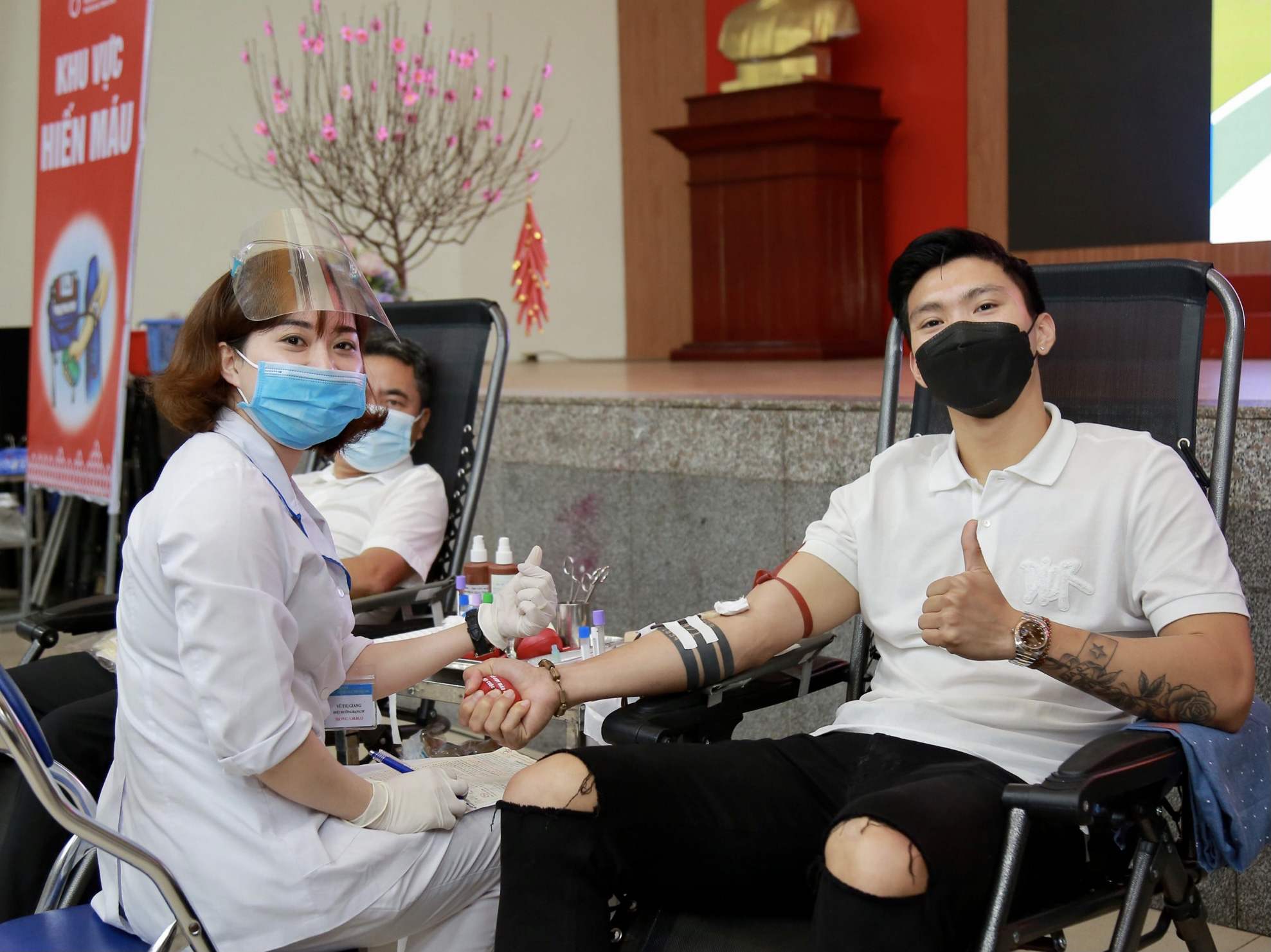 Đo&agrave;n Văn Hậu lần đầu chia sẻ những giọt m&aacute;u để gi&uacute;p đỡ những người đang cần&rdquo; - Ảnh 1.