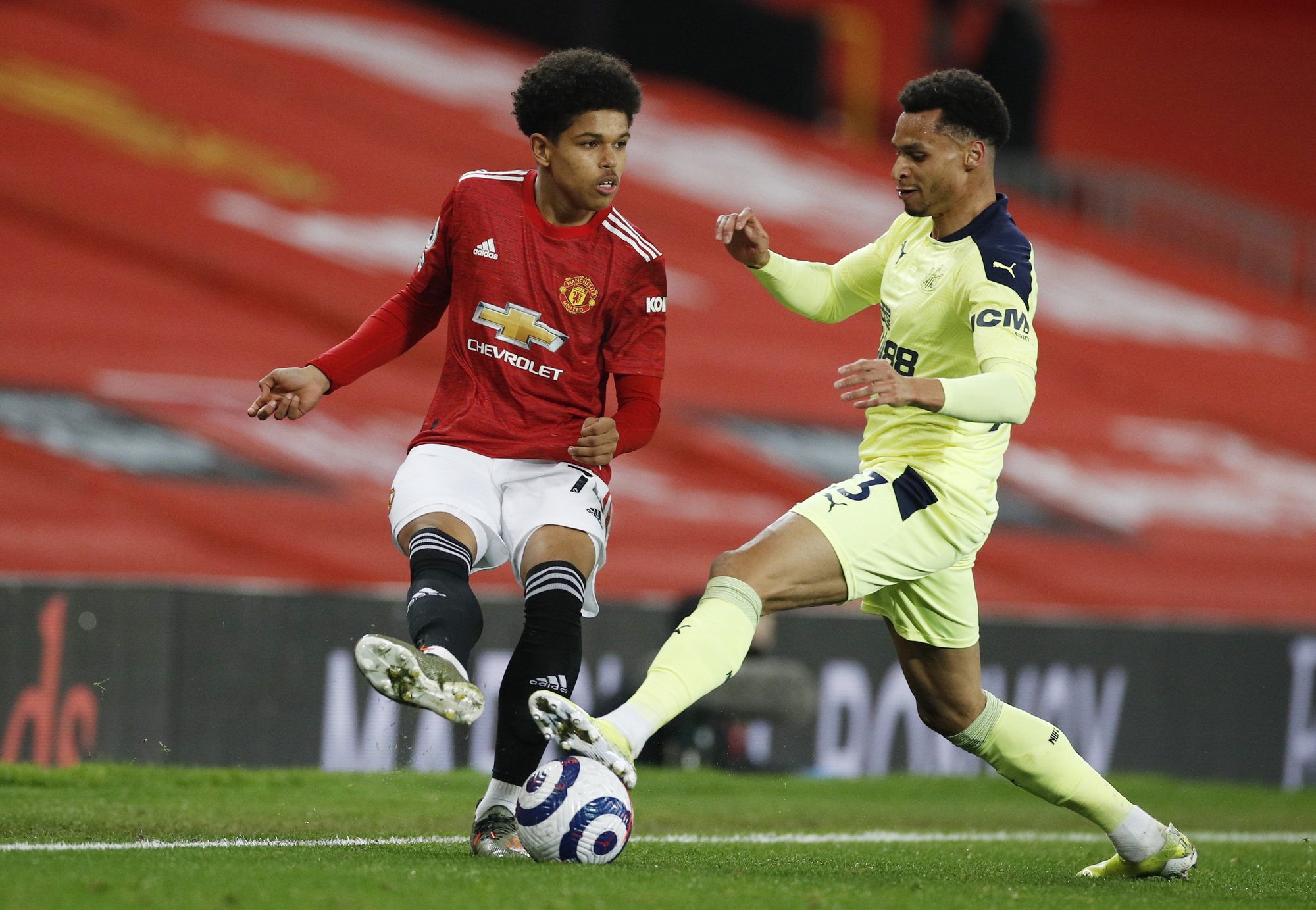 Tài năng 17 tuổi lập kỷ lục khi khoác áo Man United tại Europa League