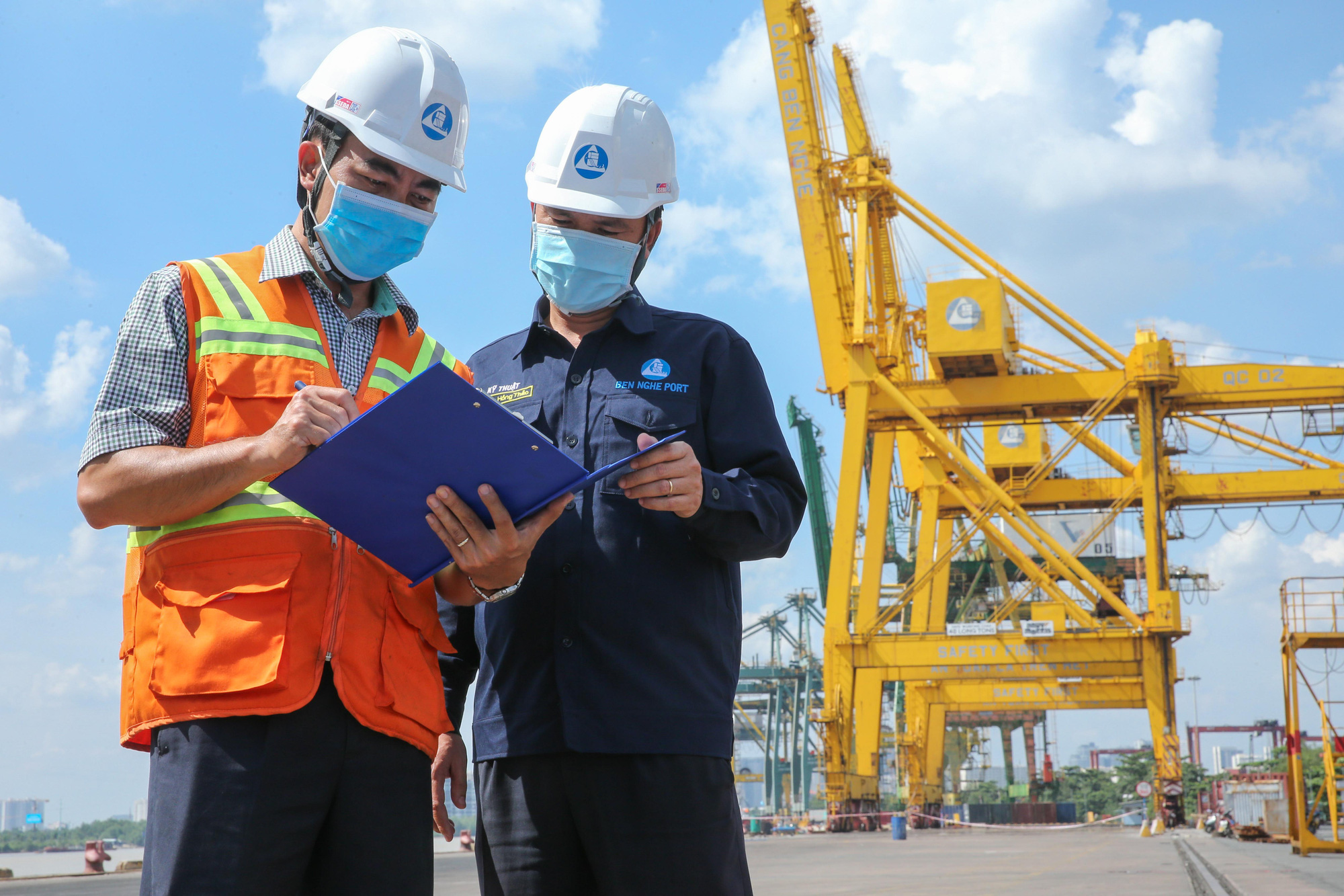 Động viên công nhân vượt khó, sáng tạo - Ảnh 1.