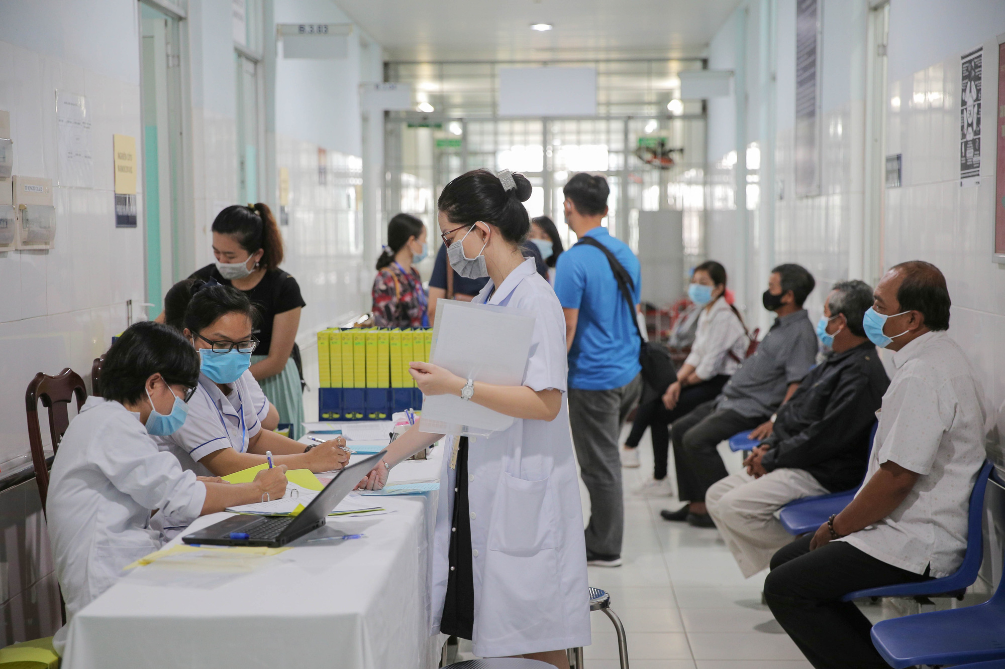 Ti&ecirc;m thử nghiệm vắc-xin COVID-19 của Việt Nam cho 300 người ở Long An - Ảnh 1.