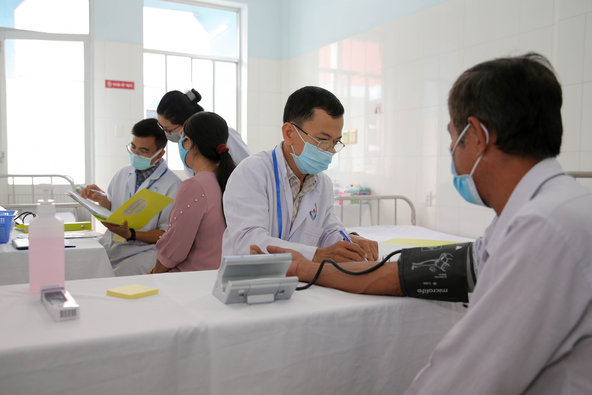 Ti&ecirc;m thử nghiệm vắc-xin COVID-19 của Việt Nam cho 300 người ở Long An - Ảnh 3.