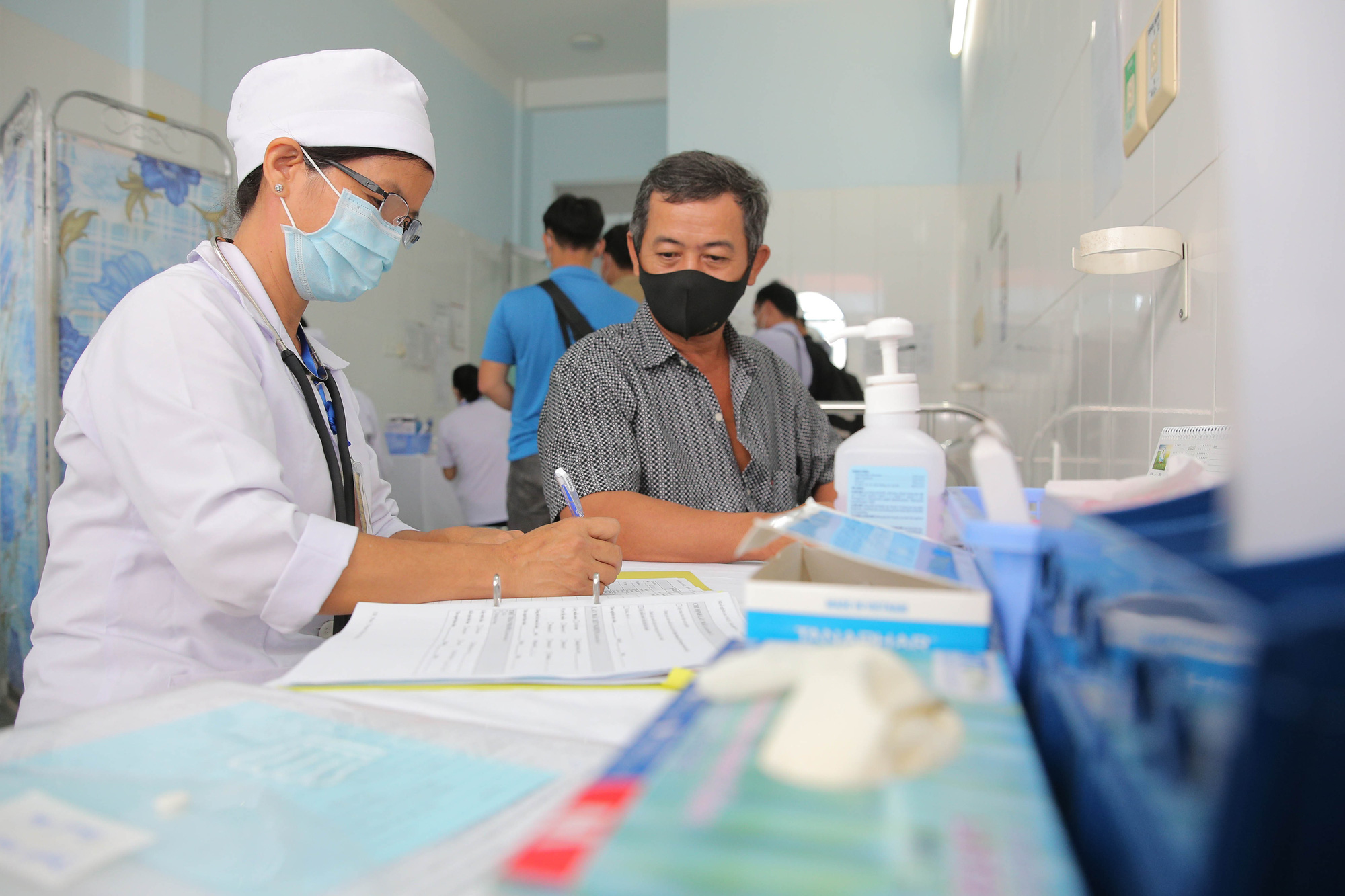 Ti&ecirc;m thử nghiệm vắc-xin COVID-19 của Việt Nam cho 300 người ở Long An - Ảnh 4.