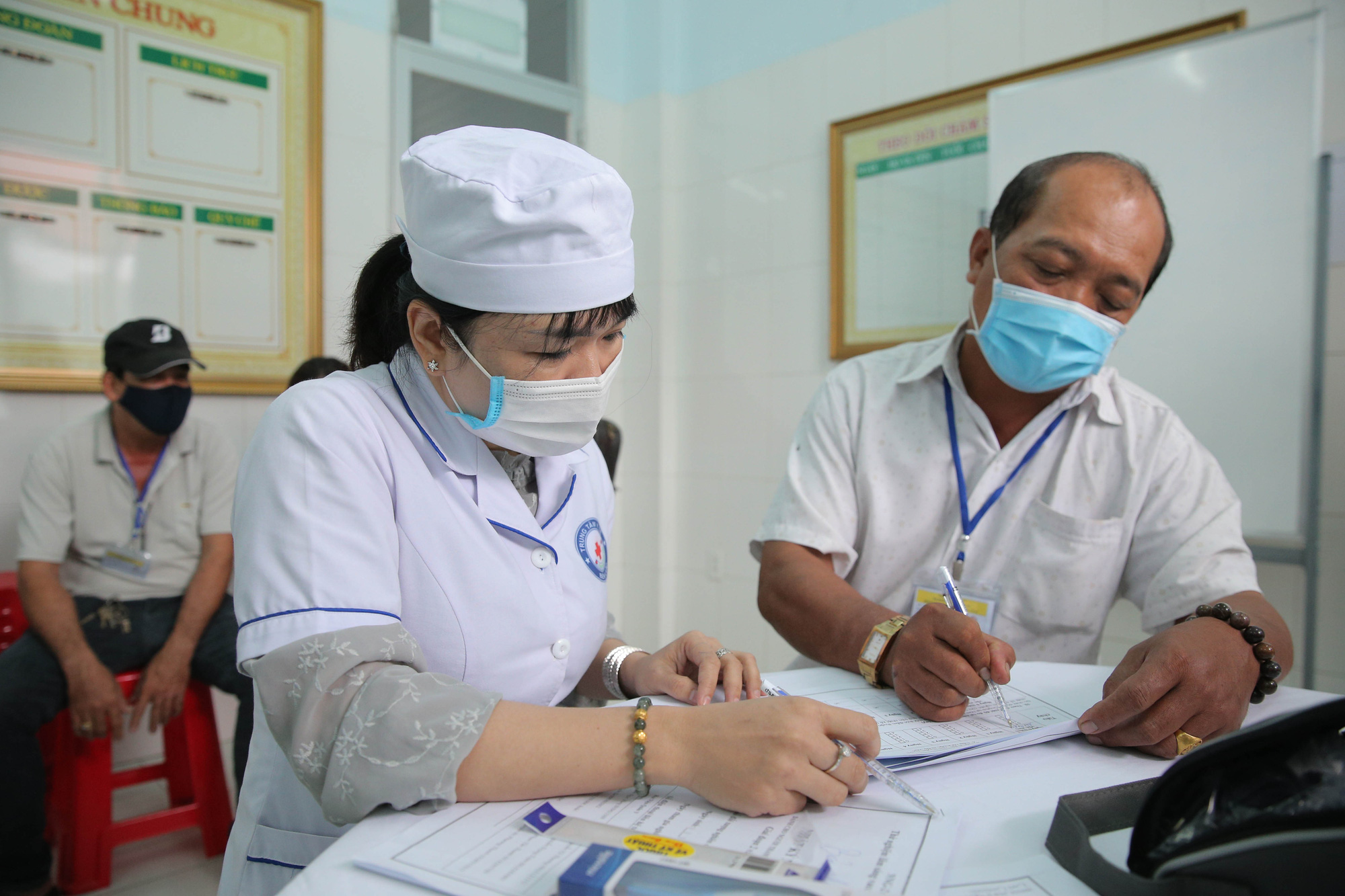 Ti&ecirc;m thử nghiệm vắc-xin COVID-19 của Việt Nam cho 300 người ở Long An - Ảnh 8.