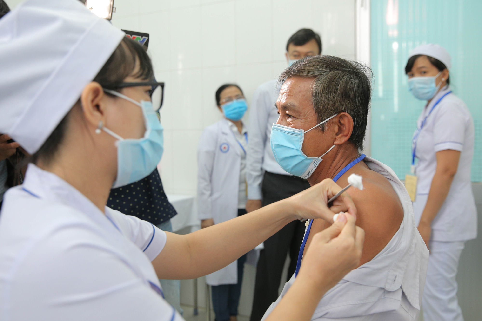Ti&ecirc;m thử nghiệm vắc-xin COVID-19 của Việt Nam cho 300 người ở Long An - Ảnh 6.