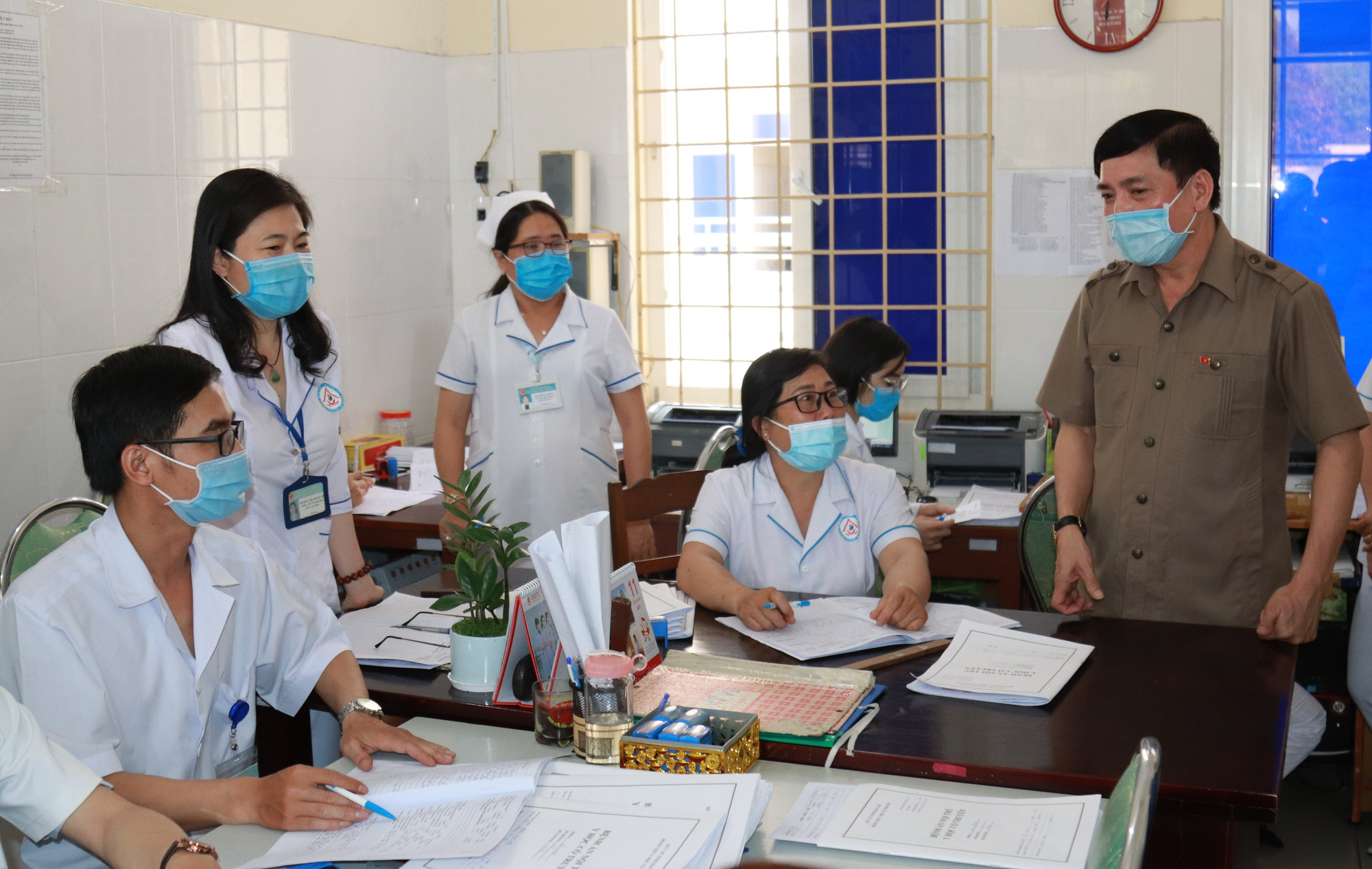 Tri ân những chiến sĩ blouse trắng! - Ảnh 2.