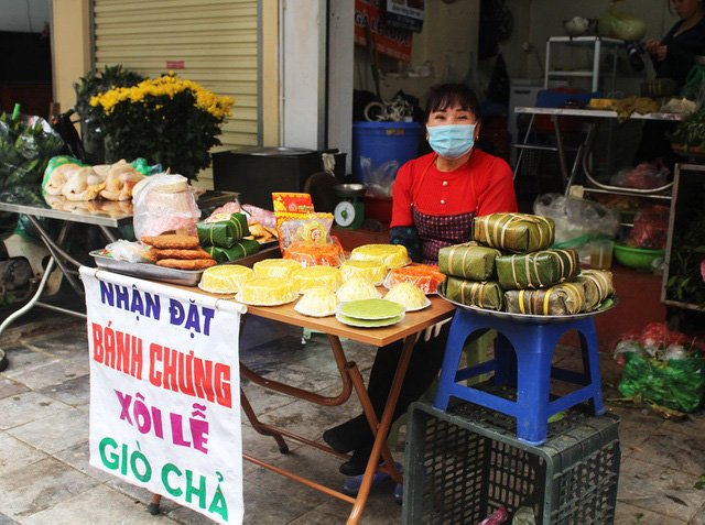 G&agrave; ngậm hoa hồng đắt kh&aacute;ch tại chợ nh&agrave; gi&agrave;u H&agrave; Nội ng&agrave;y Rằm th&aacute;ng Gi&ecirc;ng - Ảnh 7.