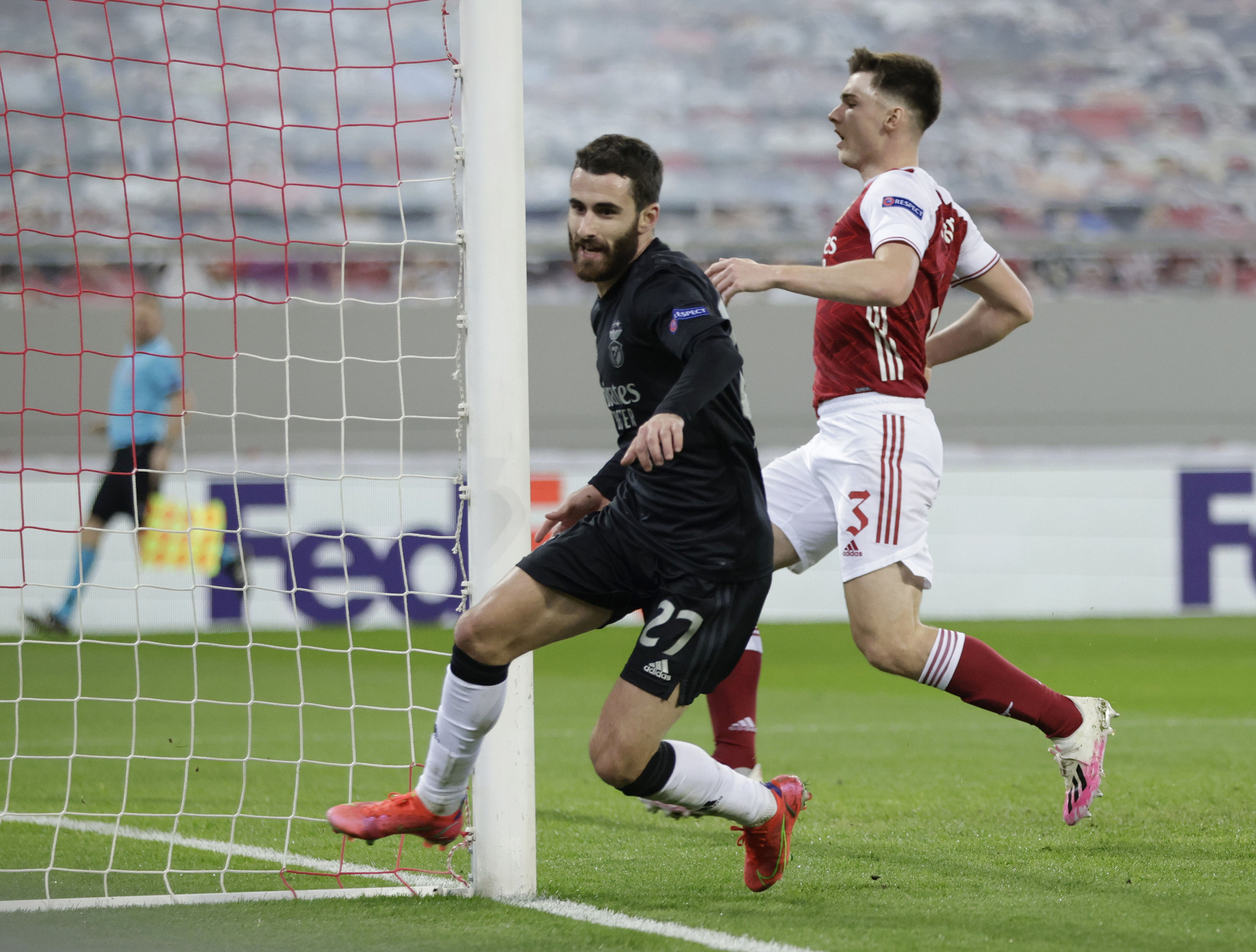Rượt đuổi tỉ số nghẹt thở, Arsenal hạ Benfica ở Europa League - Ảnh 4.
