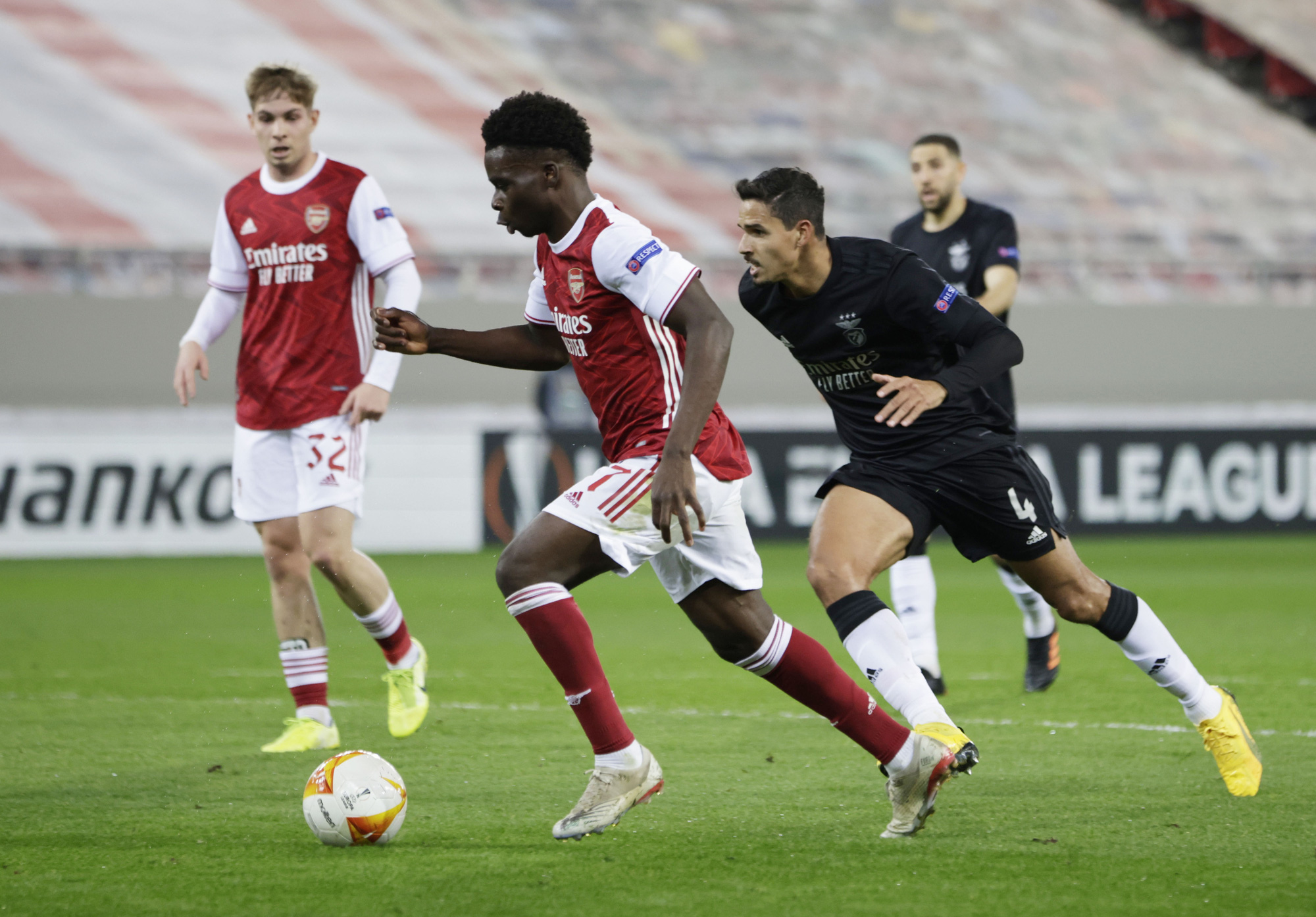 Rượt đuổi tỉ số nghẹt thở, Arsenal hạ Benfica ở Europa League - Ảnh 1.