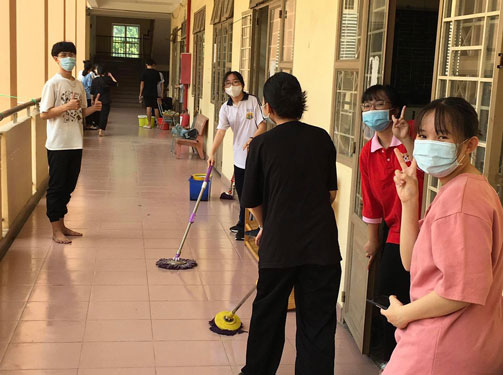 Đón học sinh trở lại trường - Ảnh 1.