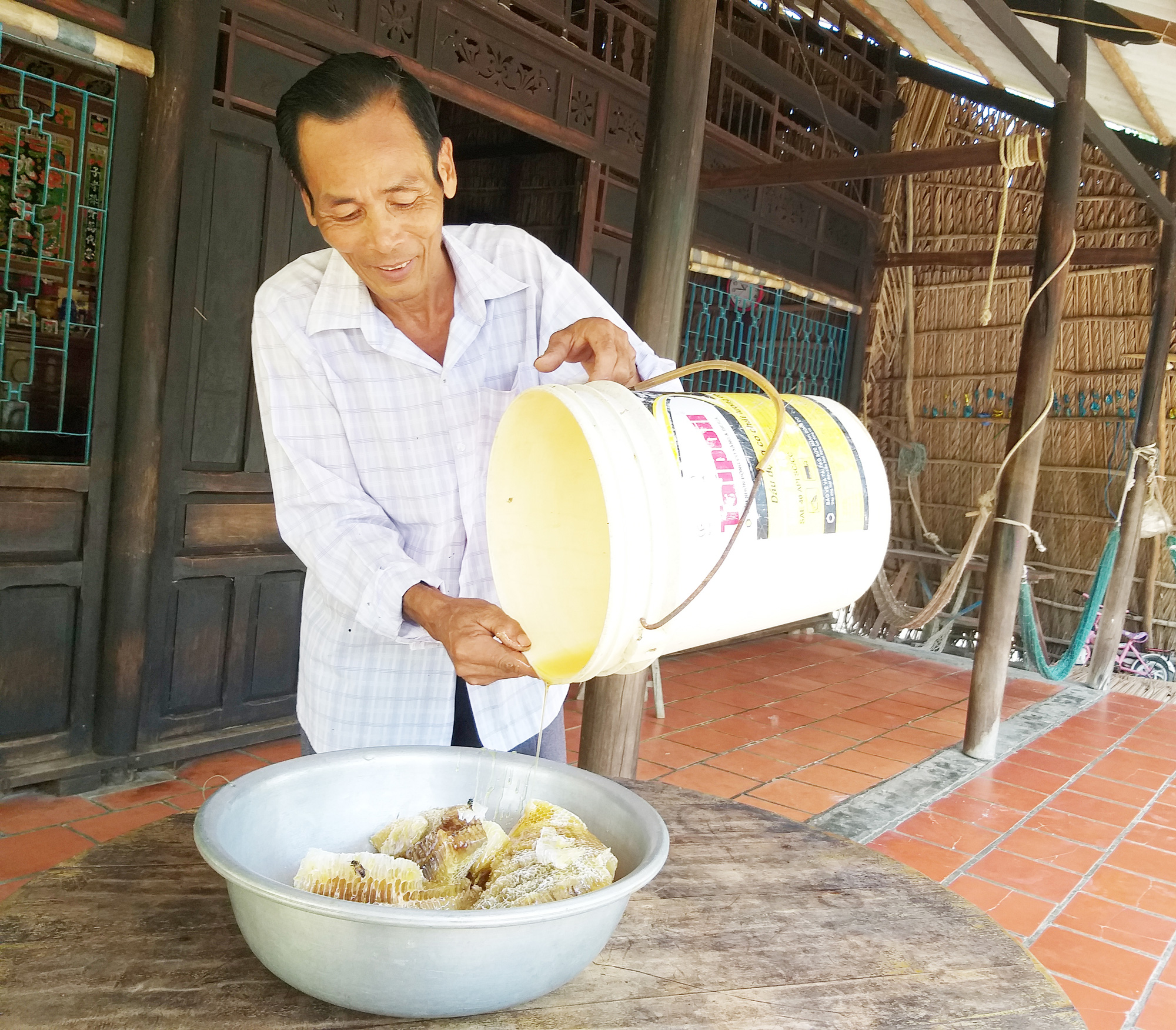 Thưởng thức 4 đặc sản ở C&agrave; Mau lọt tốp m&oacute;n ăn, qu&agrave; tặng ngon nhất Việt Nam - Ảnh 9.