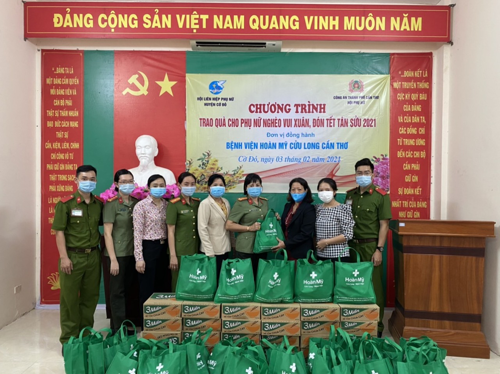 Bệnh viện Hoàn Mỹ Cửu Long mang Xuân yêu thương đến người nghèo - Ảnh 1.