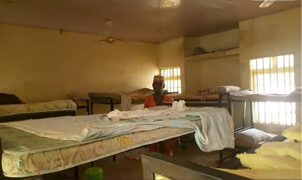 Đang ngủ trong đêm, hơn 300 nữ sinh bị bắt cóc ở Nigeria