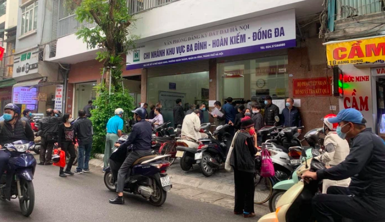 Người dân đổ xô đi nộp tiền sử dụng đất, cơ quan thuế "tăng ca" thứ 7 và chủ nhật