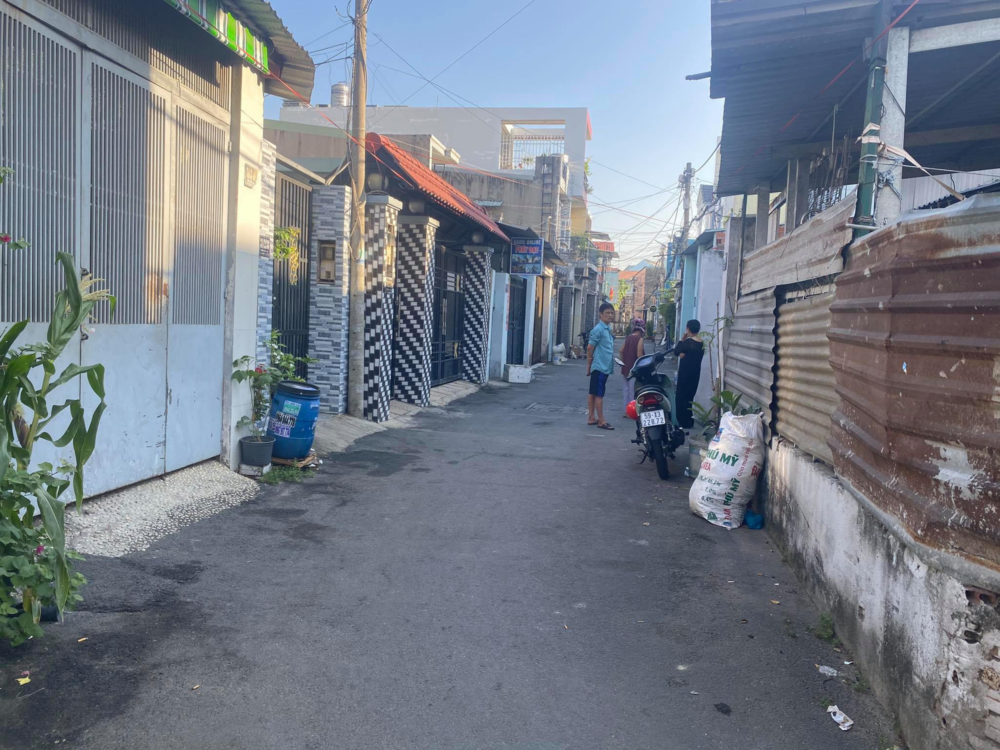 Người đàn ông bị chém gần đứt lìa cẳng tay ngay nhà riêng ở TP Thủ Đức - Ảnh 1.