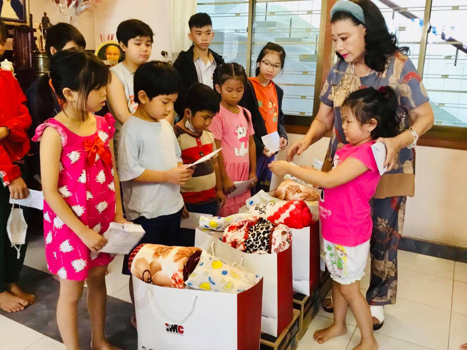 Phòng chống Covid-19, quỹ học bổng NSND Bảy Nam được phát sớm - Ảnh 2.