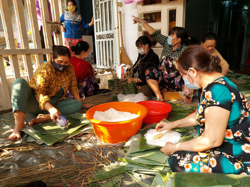 Chăm lo Tết cho lao động kh&oacute; khăn - Ảnh 2.