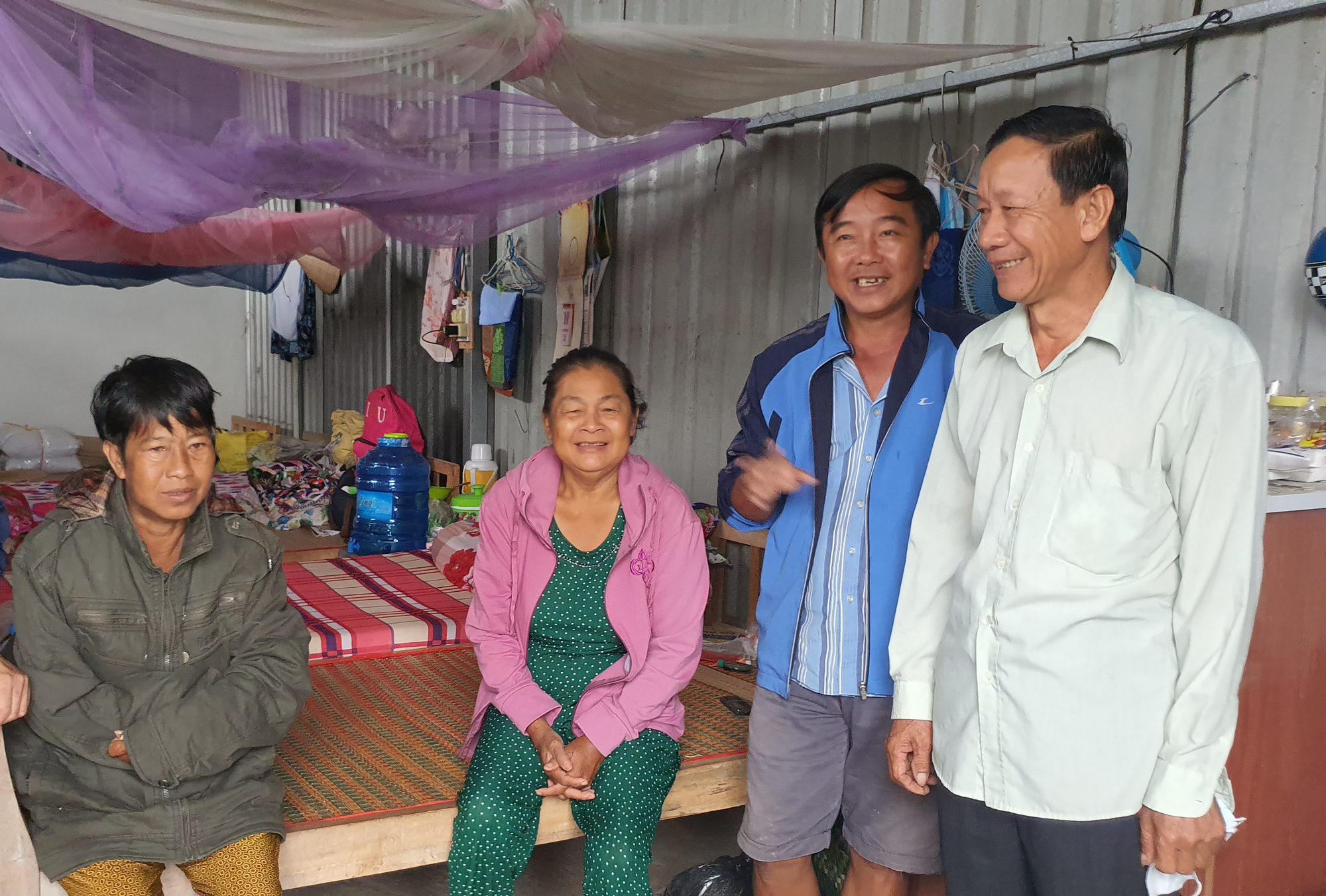 Người đ&agrave;n &ocirc;ng x&acirc;y nh&agrave; rủ người chạy thận v&agrave;o ở miễn ph&iacute; - Ảnh 8.