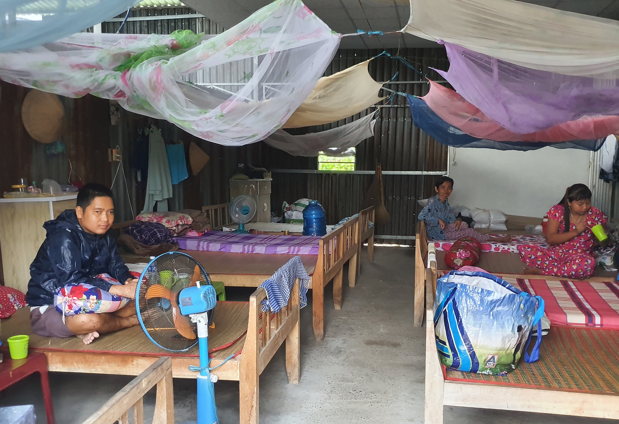Người đ&agrave;n &ocirc;ng x&acirc;y nh&agrave; rủ người chạy thận v&agrave;o ở miễn ph&iacute; - Ảnh 4.