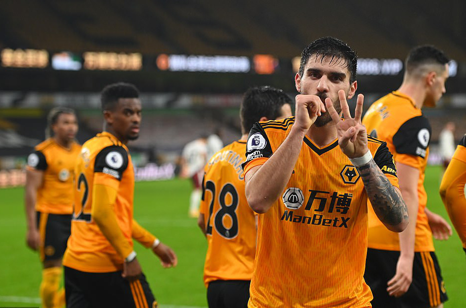 2 thẻ đỏ ngỡ ng&agrave;ng, Ph&aacute;o thủ thua ngược Wolverhampton - Ảnh 6.