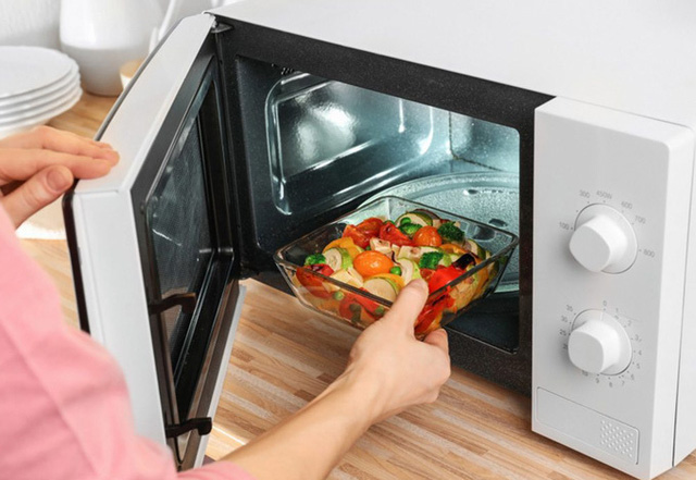 6 công dụng bất ngờ của lò vi sóng