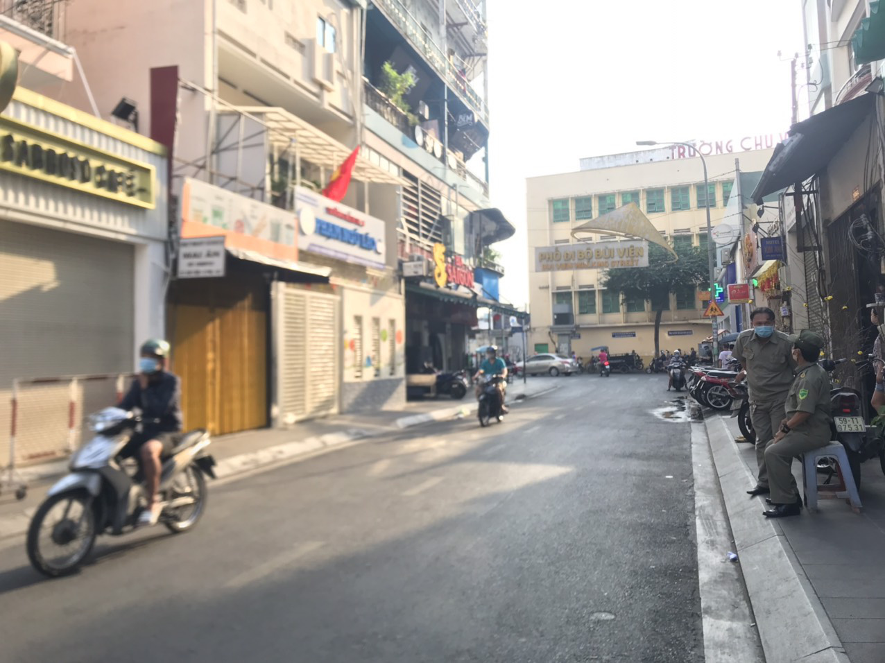 TP HCM: Chủ tịch phường Phạm Ngũ L&atilde;o n&oacute;i về việc phong tỏa qu&aacute;n c&agrave; ph&ecirc; đường B&ugrave;i Viện - Ảnh 2.