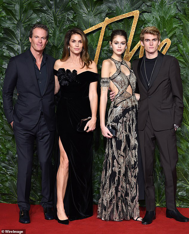 Cindy Crawford và những tiếc nuối khi chụp ảnh khỏa thân - Ảnh 6.