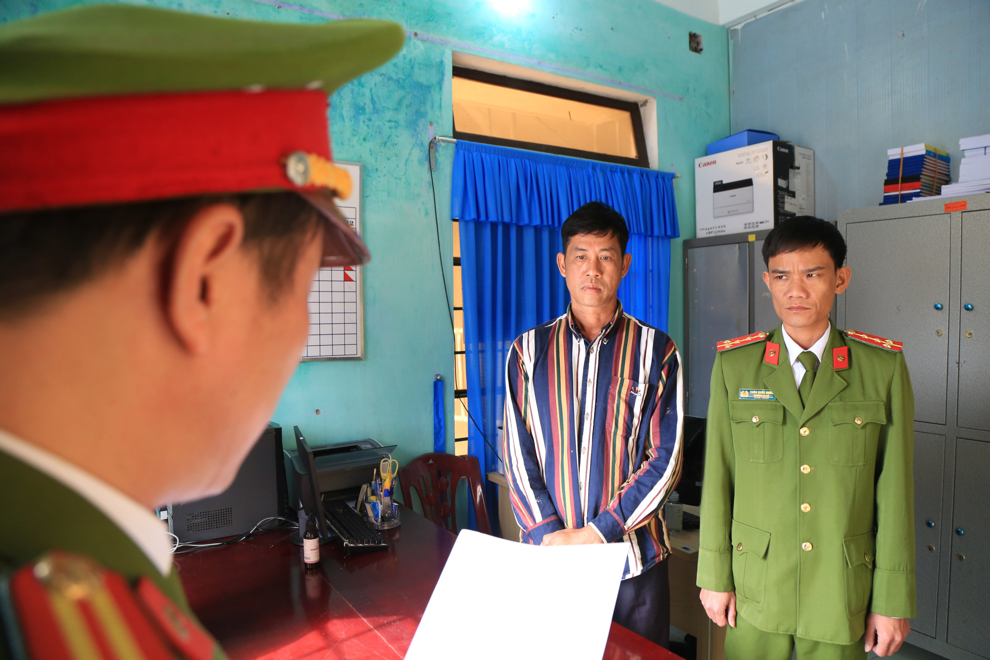 Làm giả sổ đỏ còn mang đi công chứng bán cho người khác