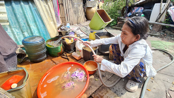 Nước sạch: Nơi cần thì khó, nơi có thì chẳng cần - Ảnh 1.