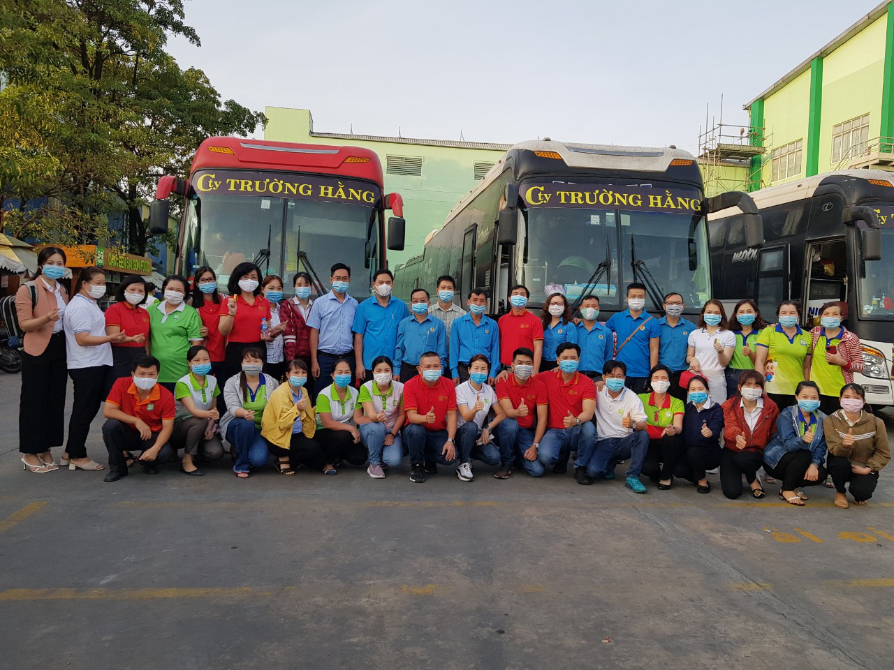 Công đoàn các KCX-KCN TP HCM tiễn 340 công nhân về quê đón Tết - Ảnh 6.