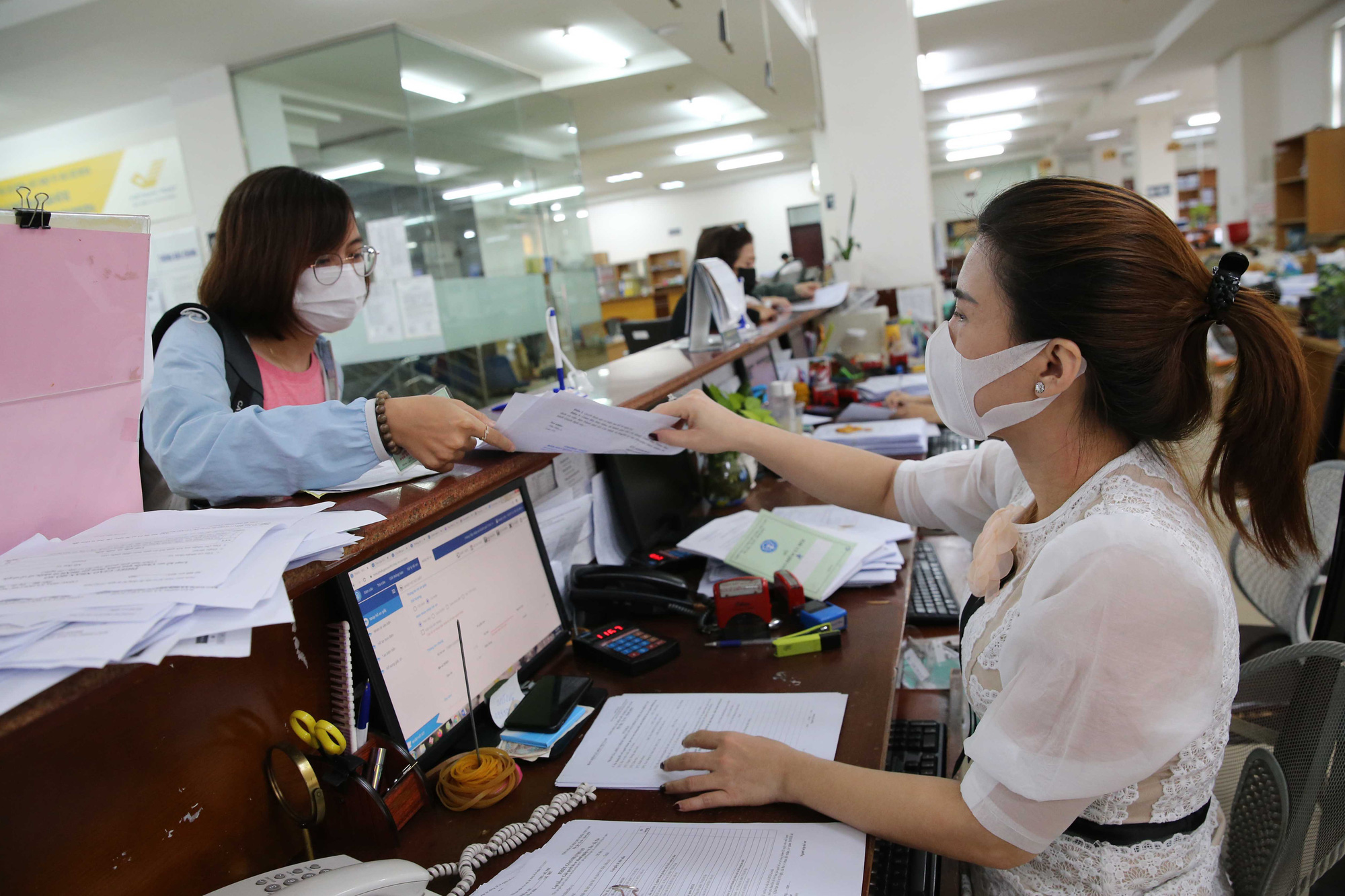 Linh hoạt chi trả lương hưu, trợ cấp cho người tham gia bảo hiểm - Ảnh 1.