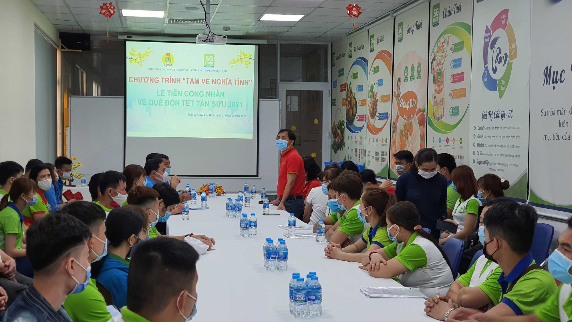 Nhiều hoạt động chăm lo Tết cho c&ocirc;ng nh&acirc;n - Ảnh 1.