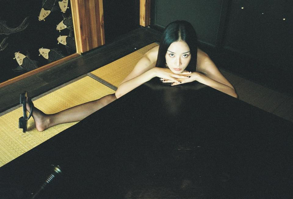 Chi Pu viết tâm thư kèm loạt ảnh không thể sexy hơn