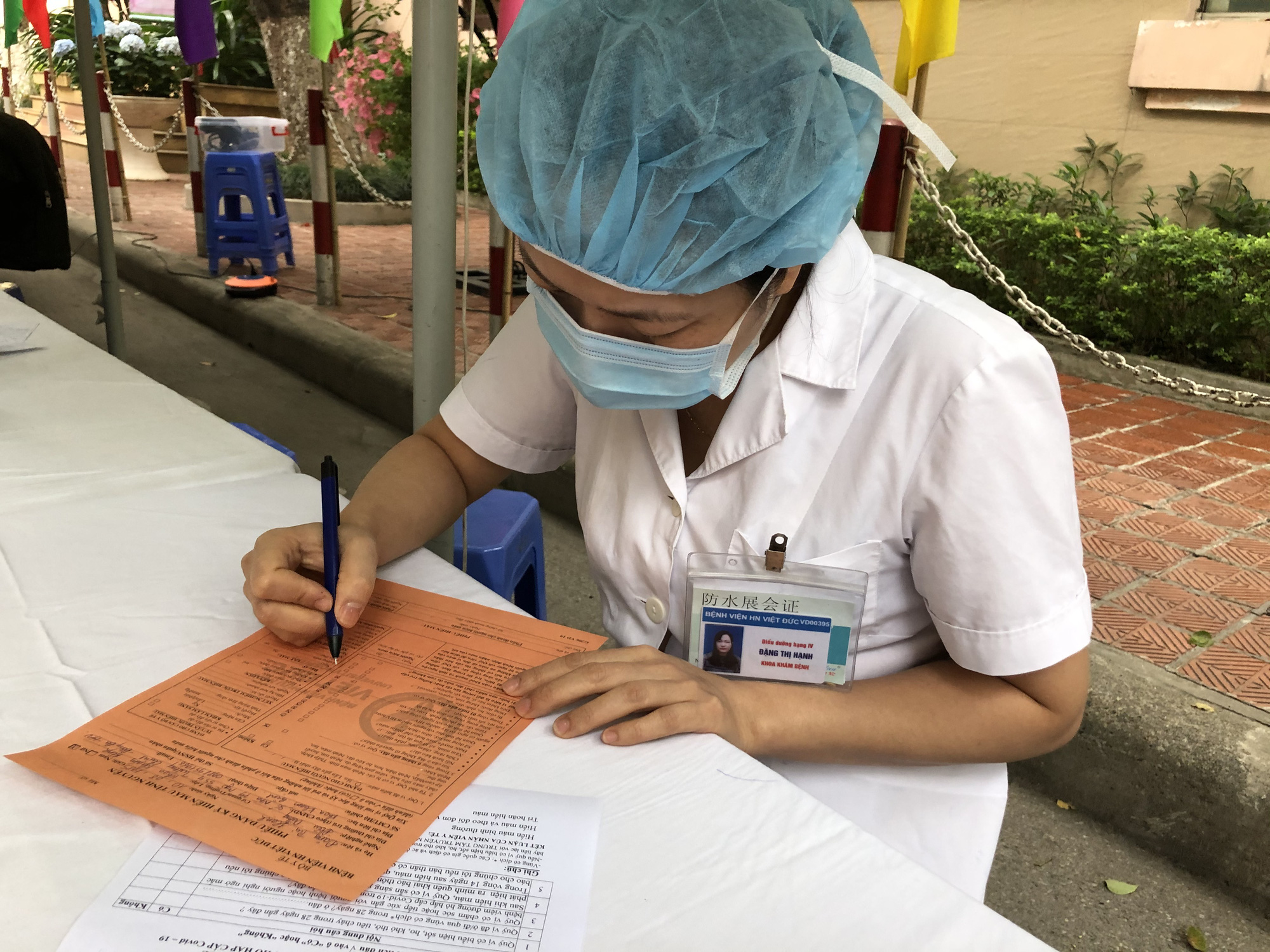 Nhiều chương tr&igrave;nh hiến m&aacute;u bị huỷ bởi Covid-19, h&agrave;ng trăm y b&aacute;c sĩ tham gia hiến m&aacute;u - Ảnh 3.