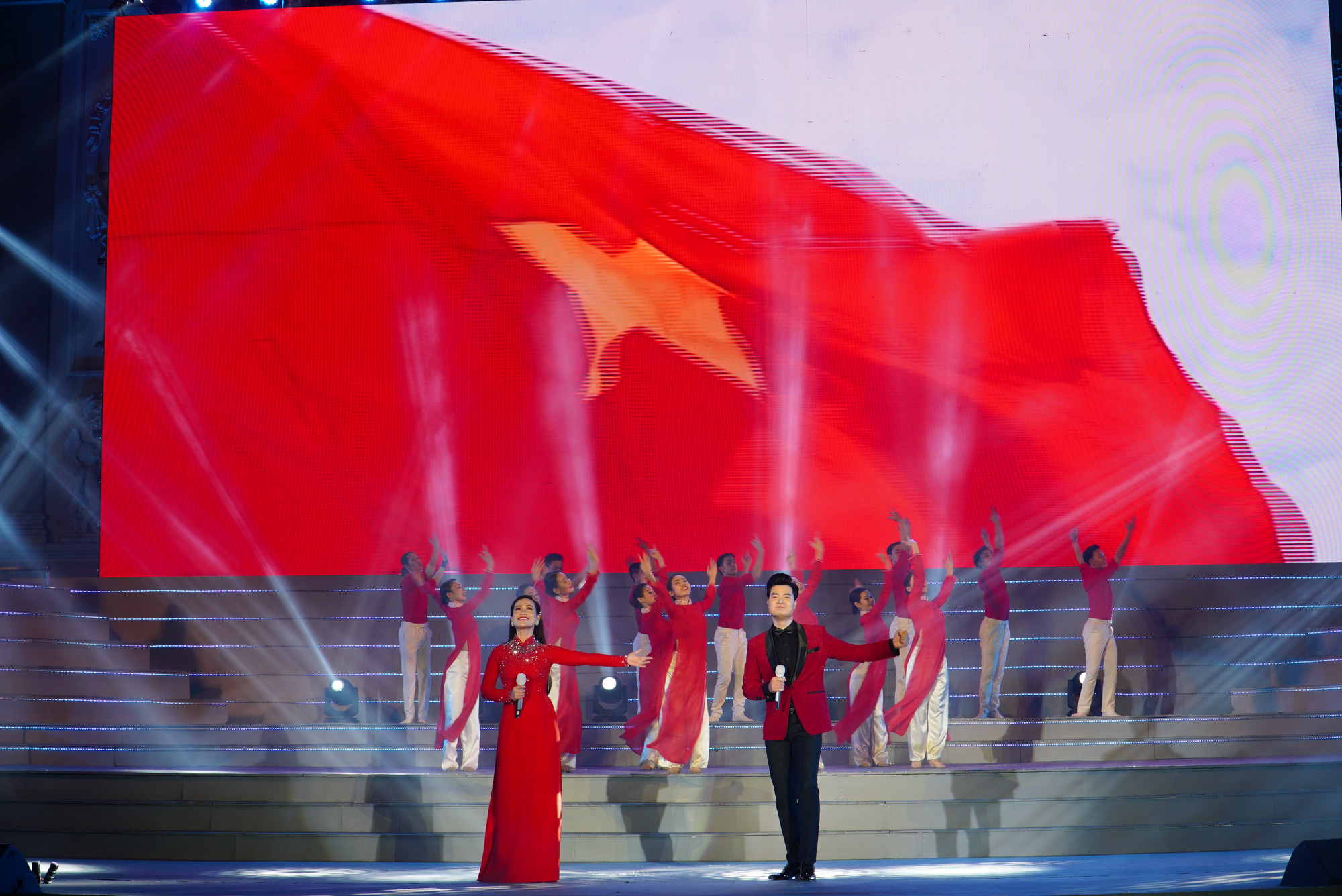  H&igrave;nh ảnh tuyệt đẹp trong chương tr&igrave;nh M&atilde;i m&atilde;i m&ugrave;a xu&acirc;n c&oacute; Đảng - Ảnh 2.